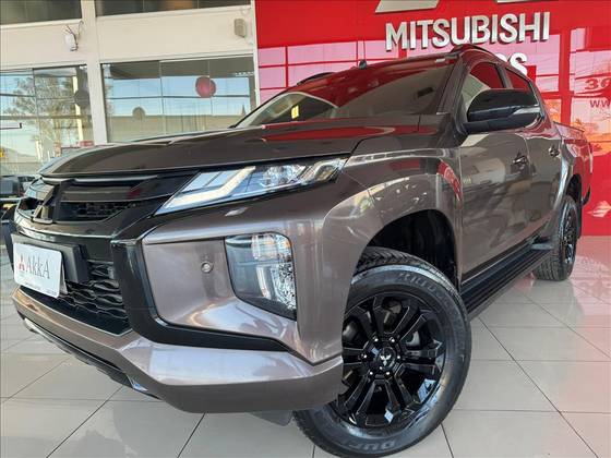 MITSUBISHI L200 TRITON 2.4 16V TURBO DIESEL SPORT HPE-S CD 4P 4X4 AUTOMÁTICO